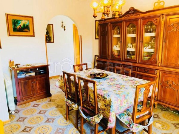 casa indipendente in vendita a Castelnuovo Magra in zona Colombiera
