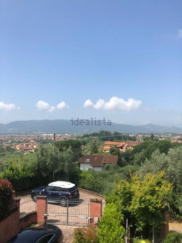 esavano in vendita a Castelnuovo Magra