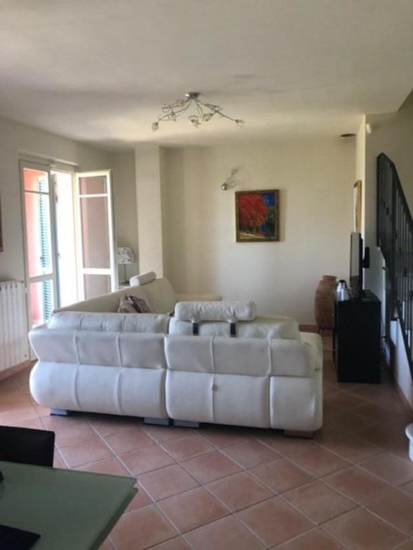 casa indipendente in vendita a Castelnuovo Magra