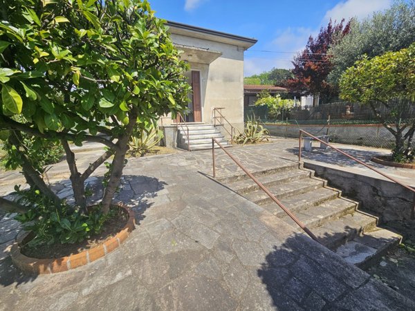 casa indipendente in vendita a Castelnuovo Magra