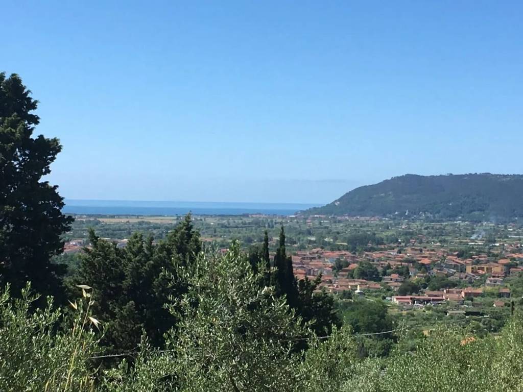 casa indipendente in vendita a Castelnuovo Magra