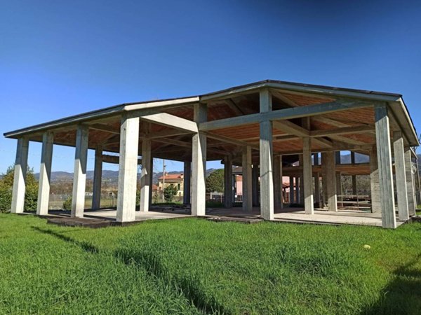 negozio in vendita a Castelnuovo Magra in zona Molicciara