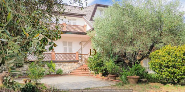 casa indipendente in vendita a Castelnuovo Magra