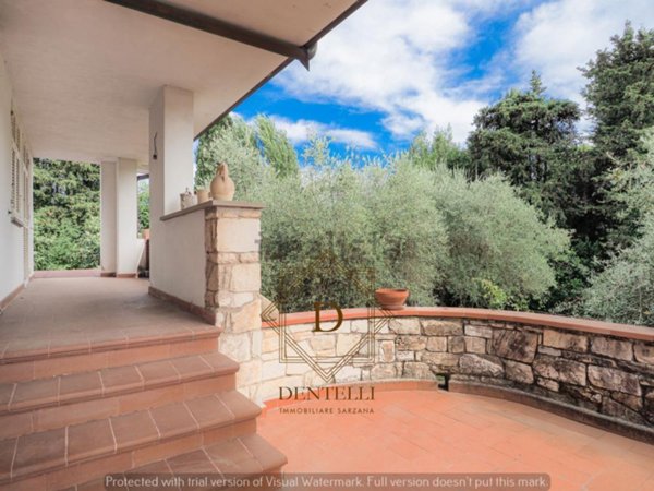 casa indipendente in vendita a Castelnuovo Magra