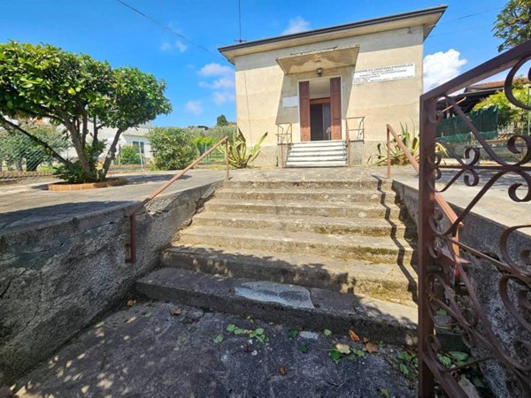 casa indipendente in vendita a Castelnuovo Magra in zona Colombiera