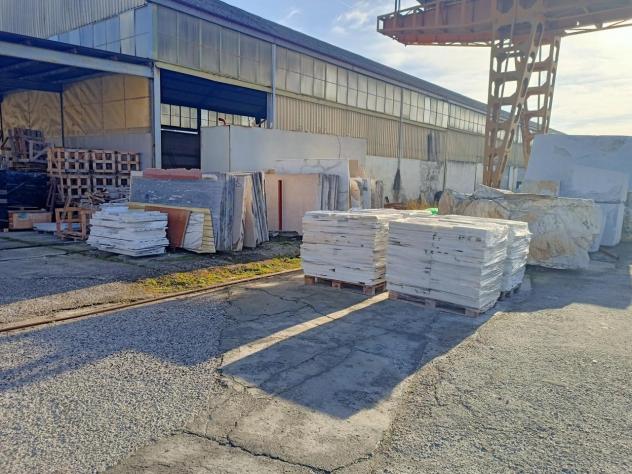 locale commerciale in vendita a Castelnuovo Magra