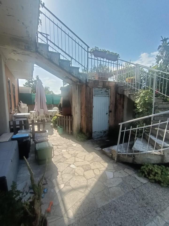 casa indipendente in vendita a Castelnuovo Magra in zona Molicciara