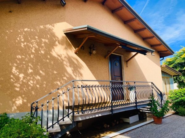 casa indipendente in vendita a Castelnuovo Magra