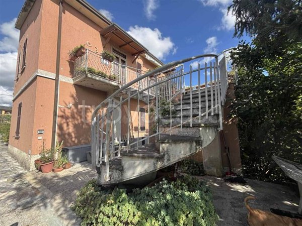 casa indipendente in vendita a Castelnuovo Magra in zona Molicciara