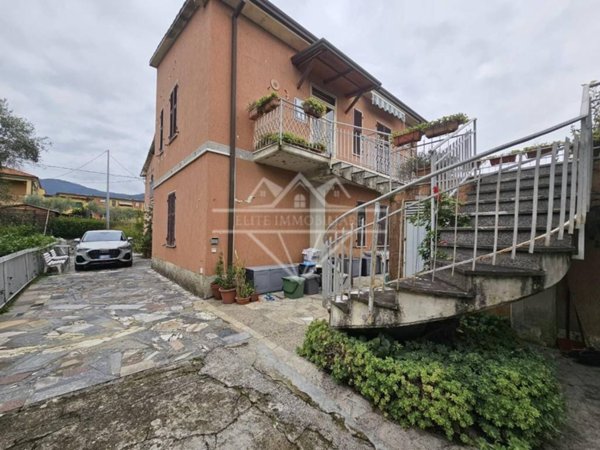 casa indipendente in vendita a Castelnuovo Magra in zona Molicciara