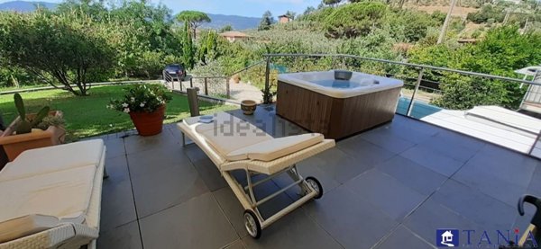 casa indipendente in vendita a Castelnuovo Magra