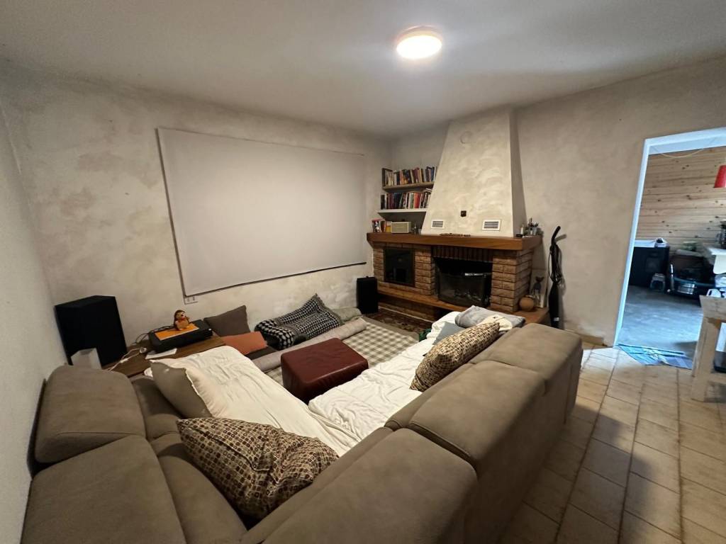 casa indipendente in vendita a Castelnuovo Magra in zona Colombiera