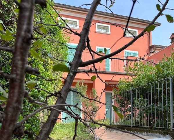 casa indipendente in vendita a Castelnuovo Magra