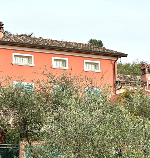 casa indipendente in vendita a Castelnuovo Magra