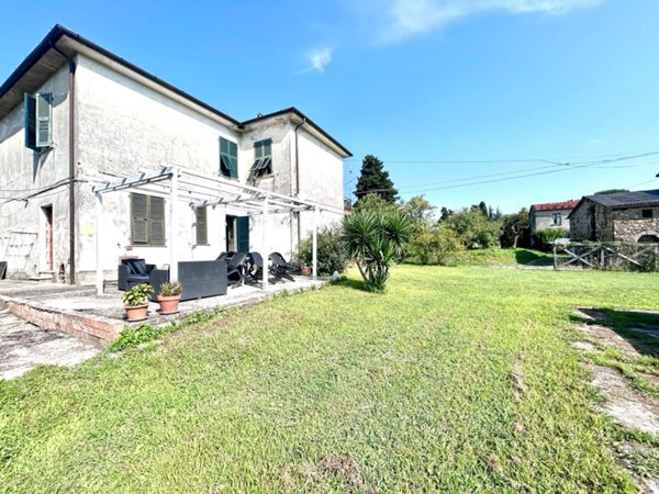 casa indipendente in vendita a Castelnuovo Magra in zona Colombiera