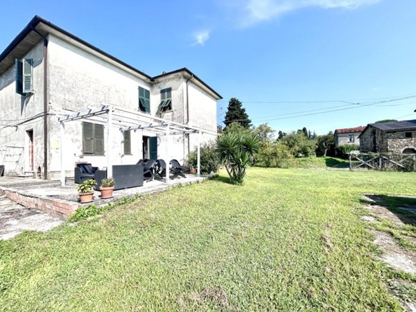 casa indipendente in vendita a Castelnuovo Magra in zona Colombiera