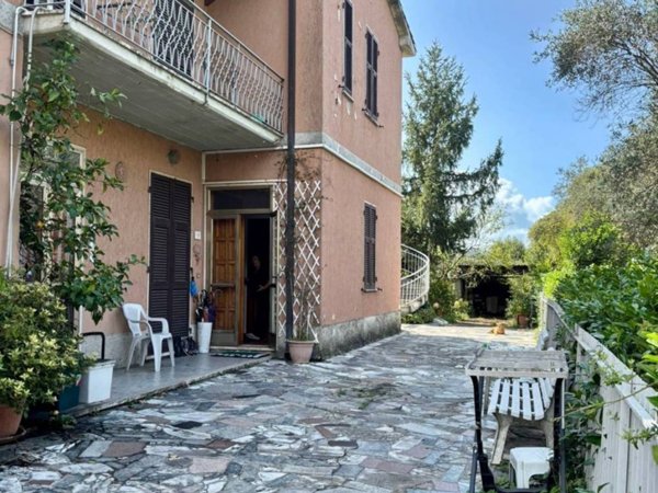 casa indipendente in vendita a Castelnuovo Magra