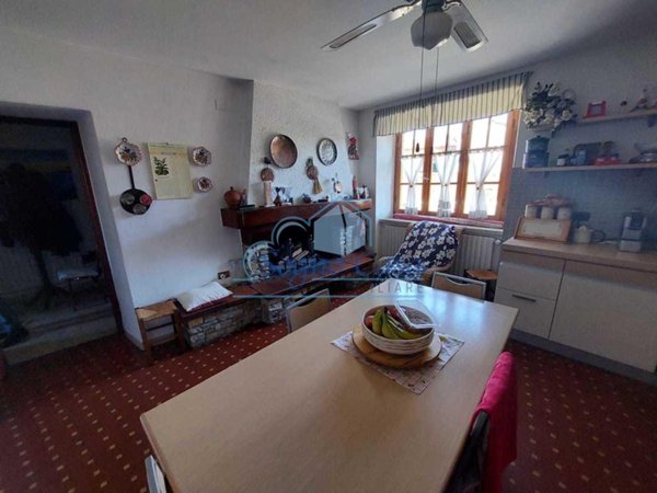 casa indipendente in vendita a Castelnuovo Magra