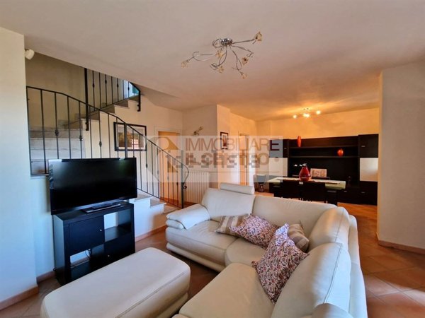 casa indipendente in vendita a Castelnuovo Magra