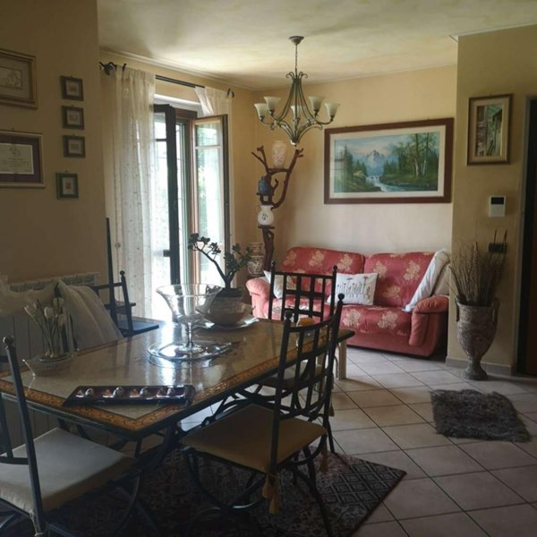 casa indipendente in vendita a Castelnuovo Magra