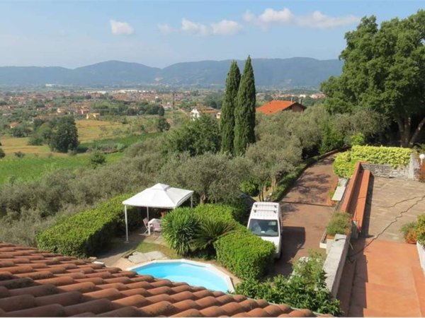 casa indipendente in vendita a Castelnuovo Magra in zona Colombiera