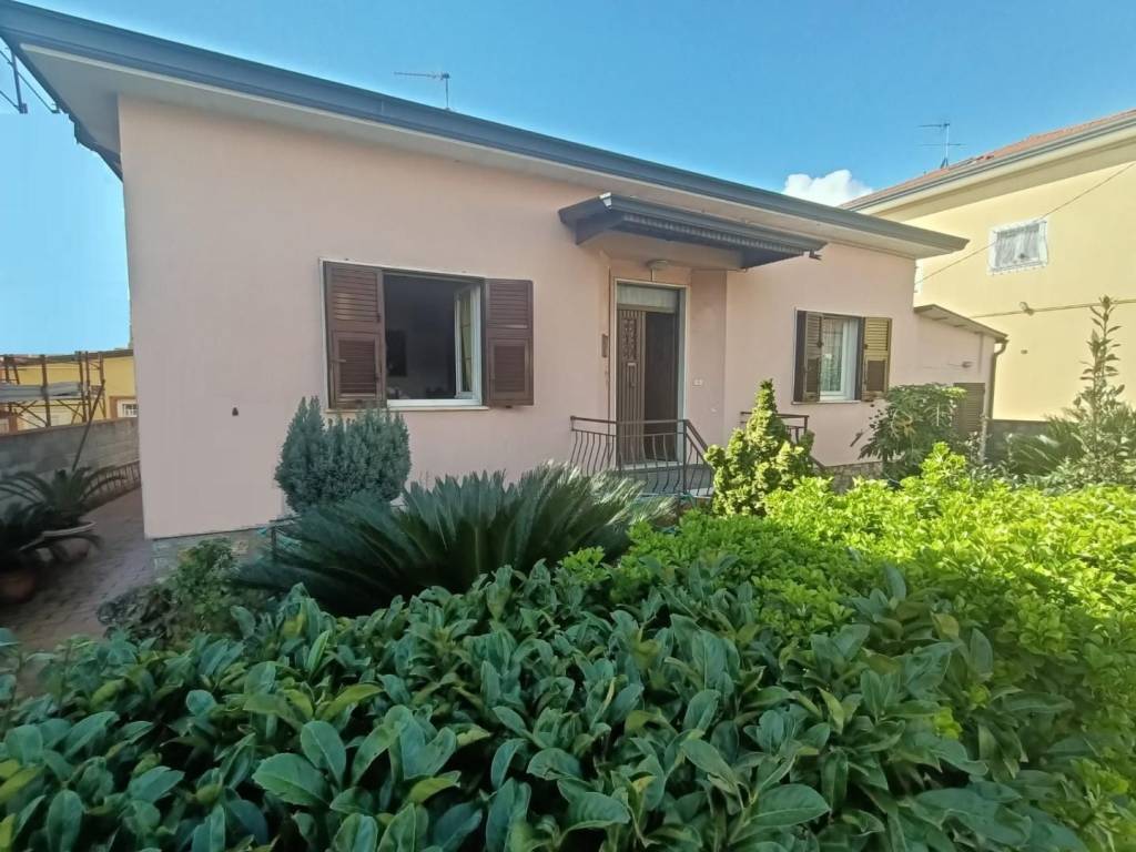 casa indipendente in vendita a Castelnuovo Magra in zona Molicciara