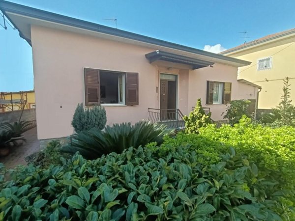 casa indipendente in vendita a Castelnuovo Magra in zona Molicciara