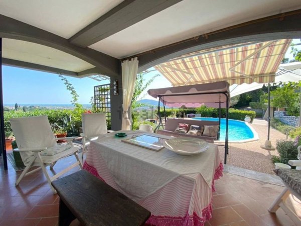 casa indipendente in vendita a Castelnuovo Magra