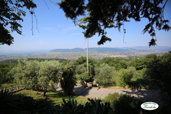 casa indipendente in vendita a Castelnuovo Magra