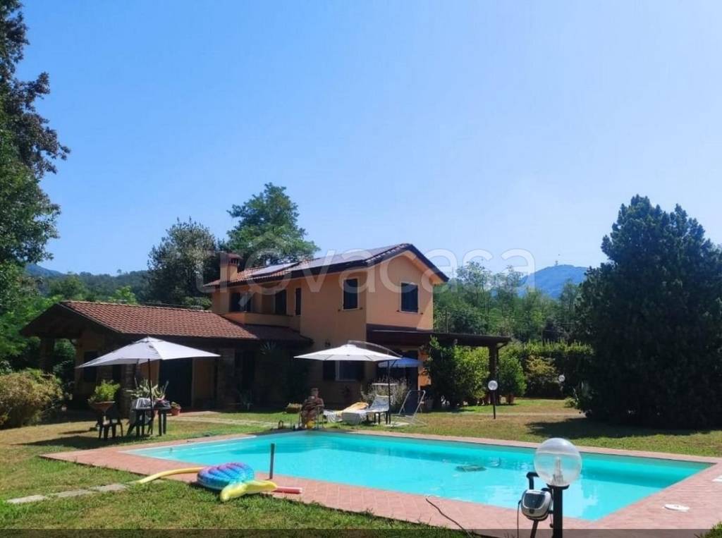 casa indipendente in vendita a Castelnuovo Magra