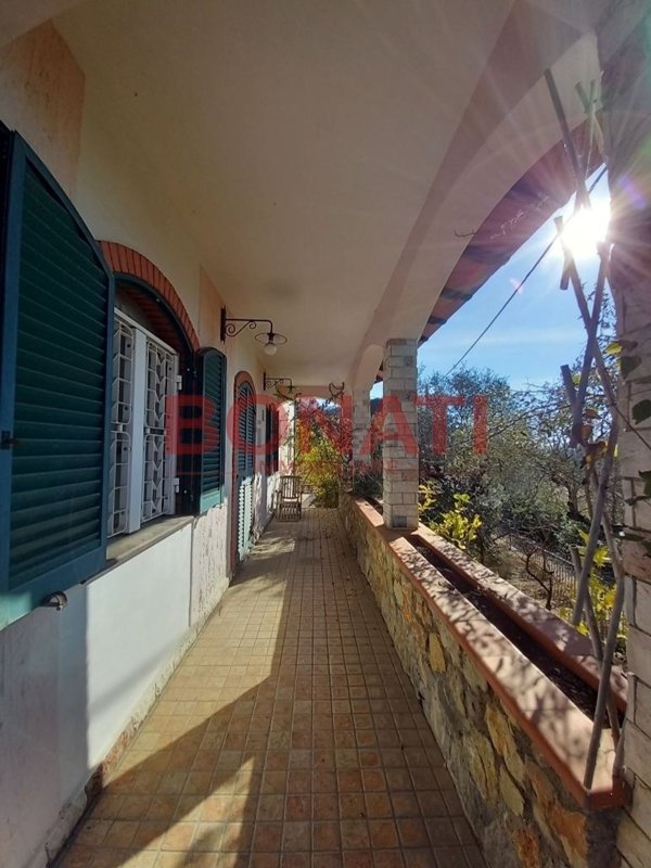 casa indipendente in vendita a Castelnuovo Magra