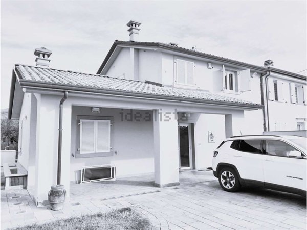 casa indipendente in vendita a Castelnuovo Magra