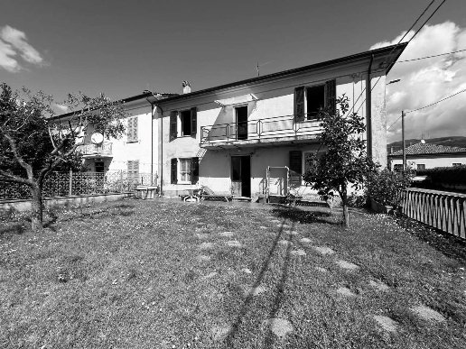 casa indipendente in vendita a Castelnuovo Magra