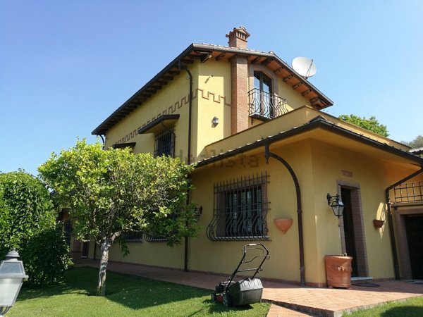 casa indipendente in vendita a Castelnuovo Magra