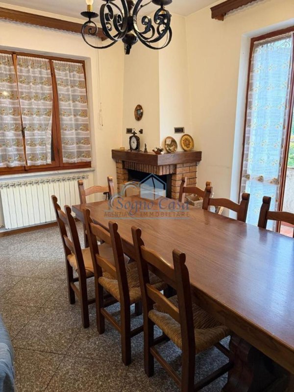 casa indipendente in vendita a Castelnuovo Magra