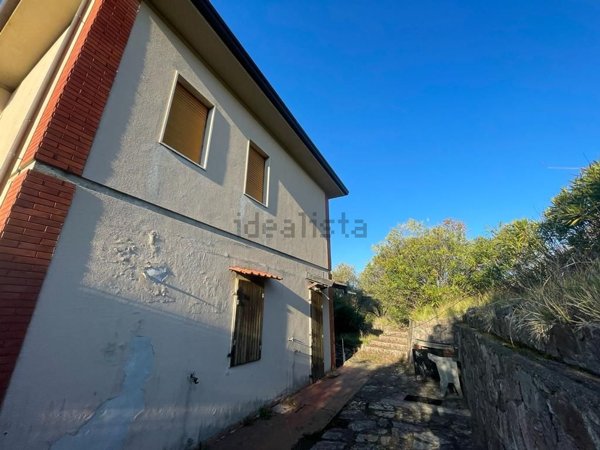 casa indipendente in vendita a Castelnuovo Magra