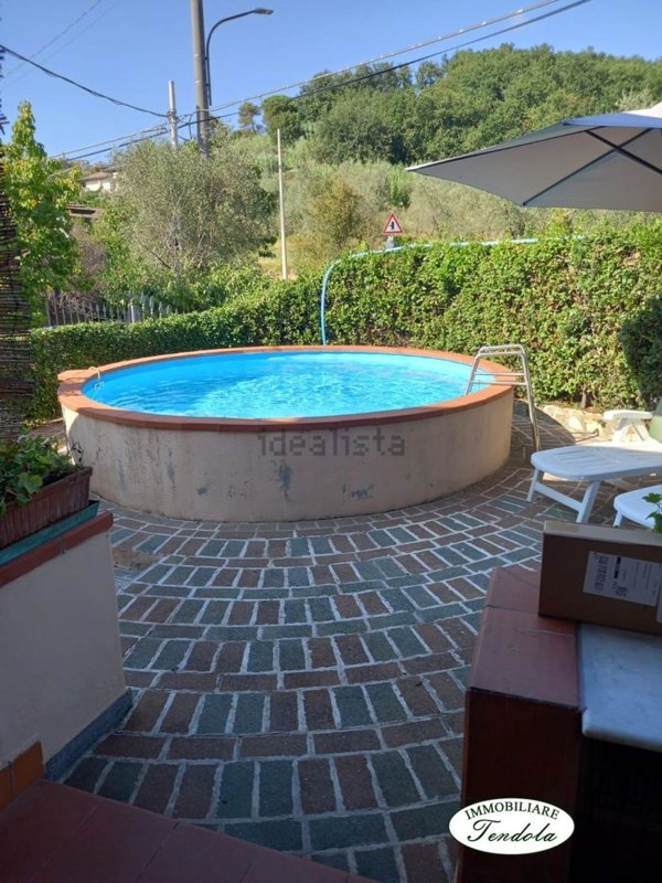 pentavano in vendita a Castelnuovo Magra