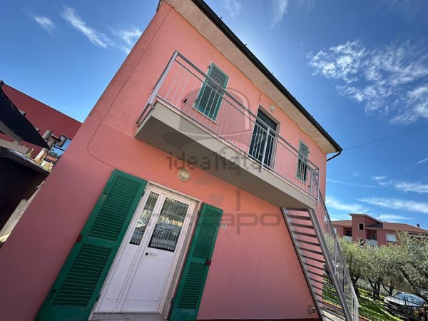 casa indipendente in vendita a Castelnuovo Magra