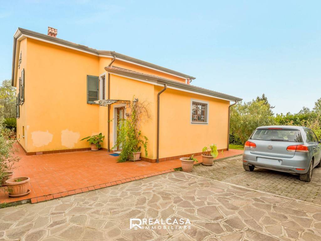 casa indipendente in vendita a Castelnuovo Magra in zona Colombiera