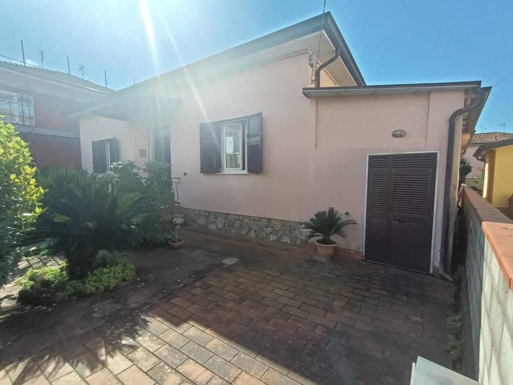 casa indipendente in vendita a Castelnuovo Magra in zona Molicciara