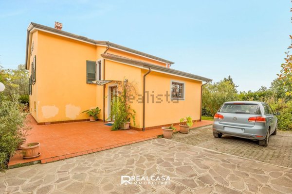 casa indipendente in vendita a Castelnuovo Magra