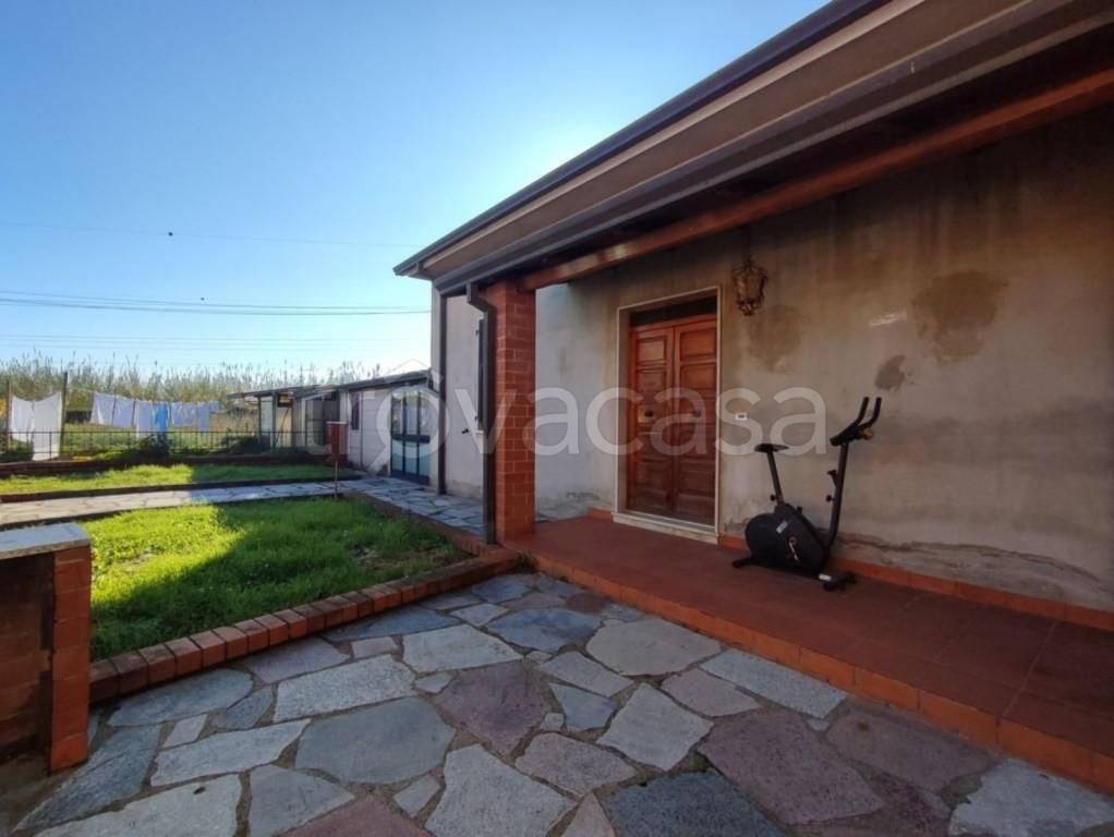 casa indipendente in vendita a Castelnuovo Magra in zona Palvotrisia