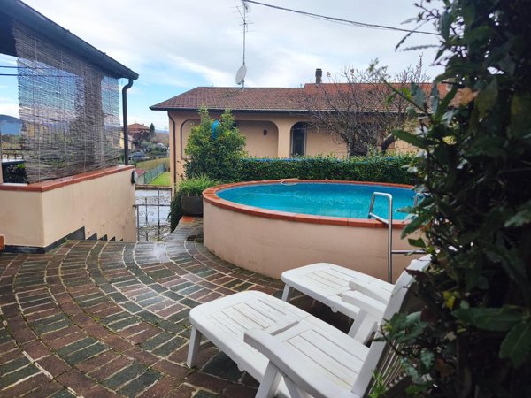 casa indipendente in vendita a Castelnuovo Magra in zona Palvotrisia