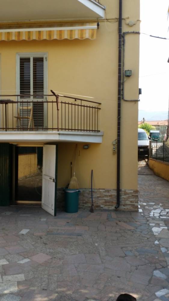 casa indipendente in vendita a Castelnuovo Magra in zona Molicciara