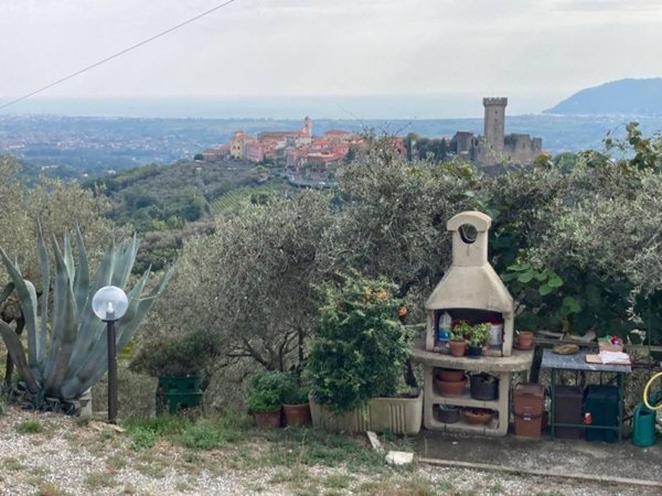casa indipendente in vendita a Castelnuovo Magra in zona Molicciara