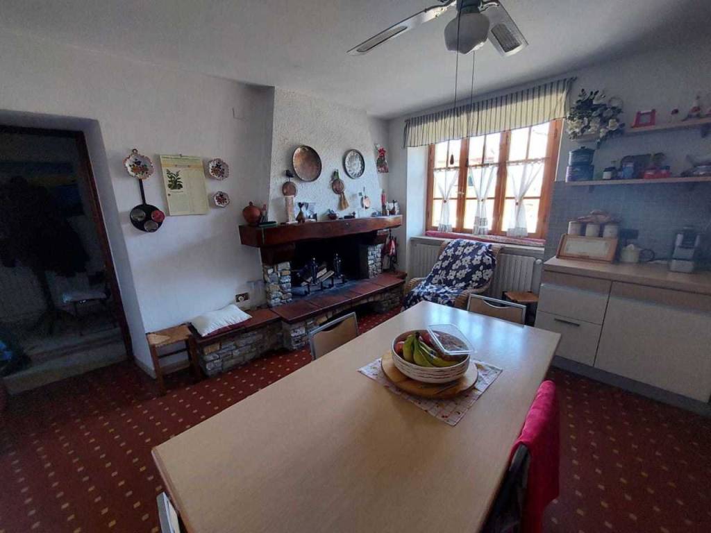 casa indipendente in vendita a Castelnuovo Magra in zona Molicciara