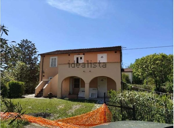 casa indipendente in vendita a Castelnuovo Magra