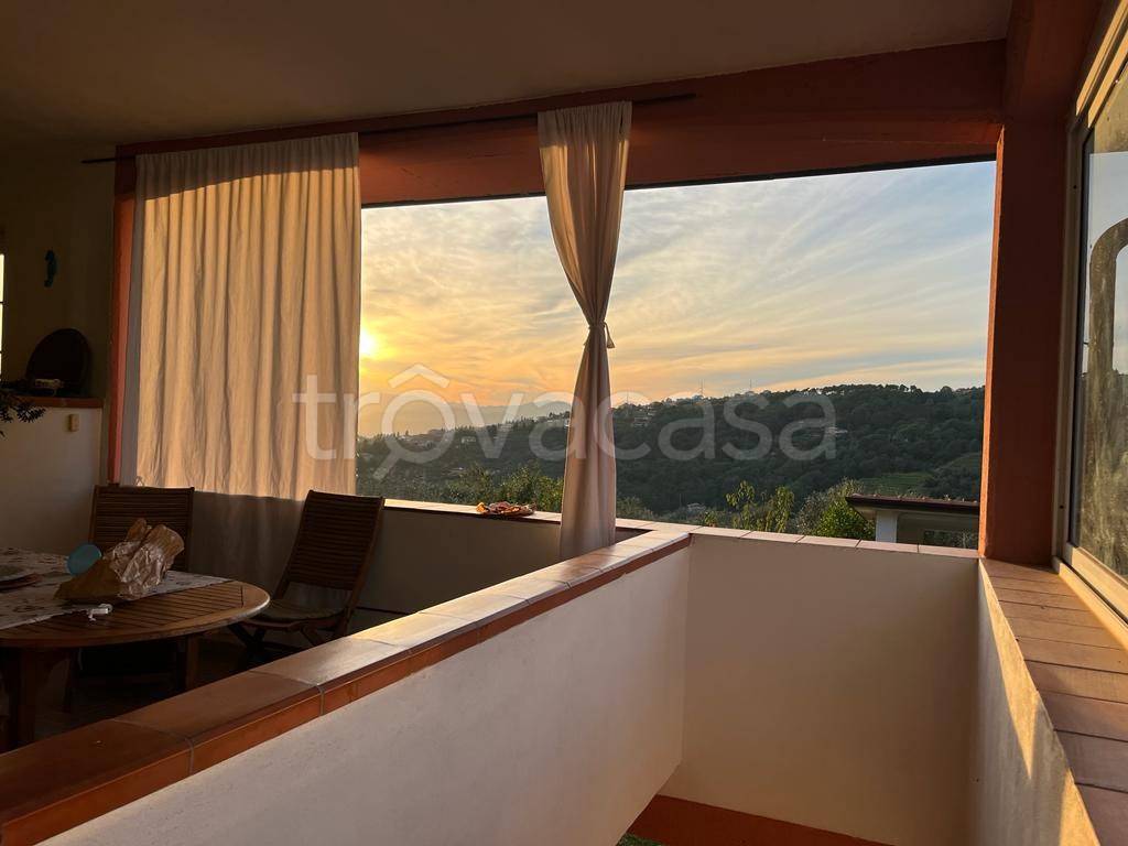 casa indipendente in vendita a Castelnuovo Magra