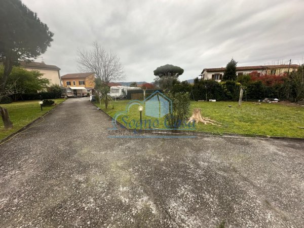 casa indipendente in vendita a Castelnuovo Magra