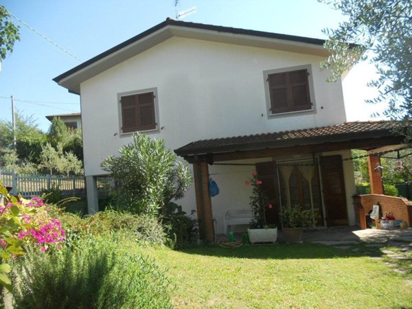 casa indipendente in vendita a Castelnuovo Magra